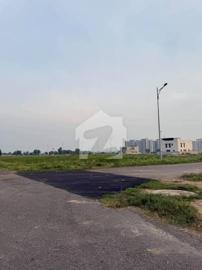 1 KANAL PLOT PARK FACING MAIN BACK POSSESSION SOON NEAR GOLF COURSE