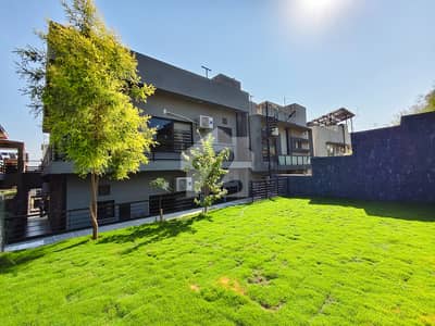 13 MRLA OWNER BUILT HOUSE WITH BEAUTIFUL LAWN FOR SALE