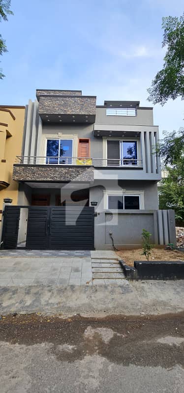 4 marlha brand new house for rent 4 marlha brand new house for rent