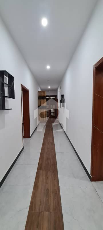 1 kanal House available for Rent