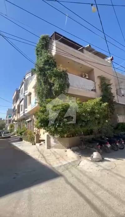 82 yard corner 4 bed house available on rent