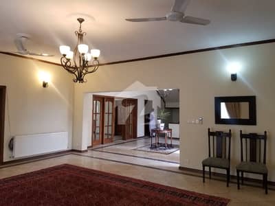 BRIGHT AND SPACIOUS HOUSE FOR RENT