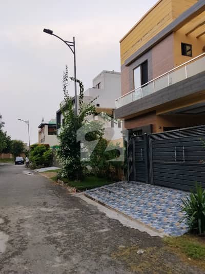 Ideal Location 10 Marla Residential Plot Available Far Sale In New Lahore City Near to 1 Km Ring Road SL3
