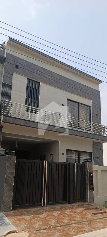 DHA RAHBAR PHASE 11 SECTOR 2 5 MARLA BRAND NEW HOUSE FOR RENT