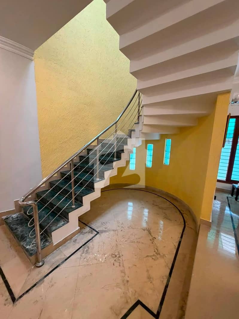 500 Yards Renovated Bungalow 500 Yards Renovated Bungalow