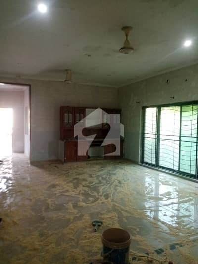 10 Marla Double Storey House With 6 Bed Room On Main KB Ring Road With Gas For Rent