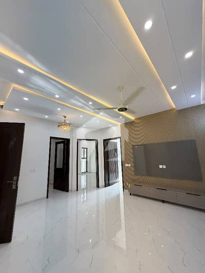 10 MARLA BRAND NEW HOUSE FOR SALE