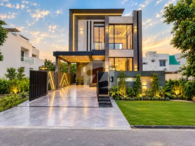 100% Original Picture & Final Price 8 Marla Ultra Modern Designer House Basement With Servant Quarter Near Park & Mosque