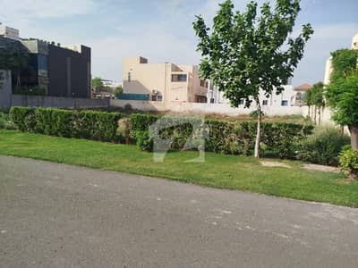 ڈی ایچ اے فیز 8 - بلاک ٹی ڈی ایچ اے فیز 8,ڈی ایچ اے ڈیفینس,لاہور میں 1 کنال رہائشی پلاٹ 5.95 کروڑ میں برائے فروخت۔ ڈی ایچ اے فیز 8 - بلاک ٹی ڈی ایچ اے فیز 8,ڈی ایچ اے ڈیفینس,لاہور میں 1 کنال رہائشی پلاٹ 5.95 کروڑ میں برائے فروخت۔