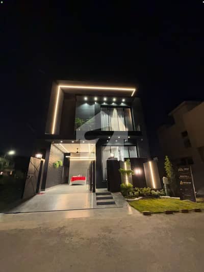 HOT 5 MARLA ELEGANT AND FULLY MAINTAINED BUNGALOW IS AVAILABLE IN THE BEST BLOCK OF DHA LAHORE.