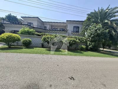 24. MARLA CORNER FAMILY-BUNGLOW ,DOUBLE GATE,EXCELLENT CONDITION ,HOTEST LOCATION OF PHASE -4