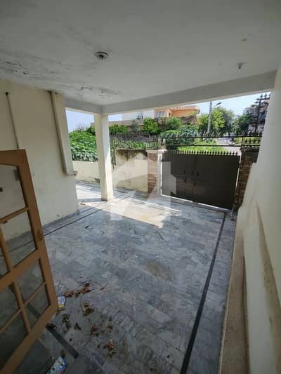 Lower Ground separate entrance Available for rent