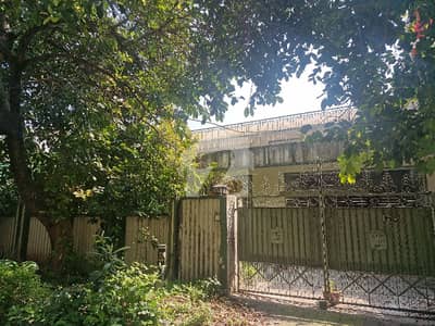 14 marla Direct owner house in g-10/4 main double road