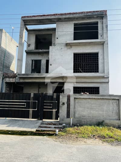 10 Marla House for Sale Central Park Housing Scheme, Lahore  F-Block | Spanish Look | Prime Location  Beautifully Designed 10 Marla House Ideal for Family Living & Investment   House Features:  10 Marla beautifully designed house Located in A-Block, Centr