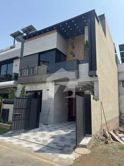 5 MARLA LUXURY HOUSE FOR SALE IN EXECUTIVE BLOCK , PARK VIEW CITY LAHORE