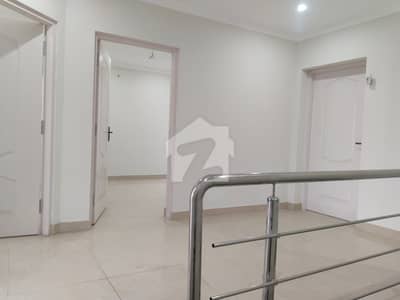 بحریہ آرچرڈ لاہور میں 4 کمروں کا 5 مرلہ مکان 1.55 کروڑ میں برائے فروخت۔