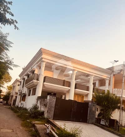 I-8/3. Upper Portion Separate gate Available For Rent