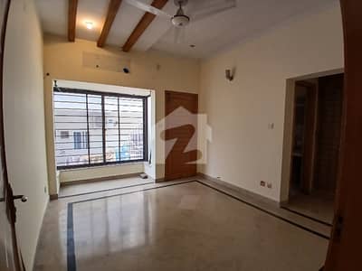 30x70 upper Portion available for rent only for Hirring