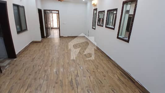 10 marla used 5 bedrooms double unit house available for rent