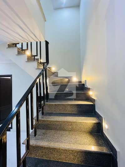 5 MARLA BRAND NEW HOUSE AVAILABLE FOR RENT