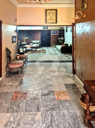 PECHS, 900 Yards Bungalow for Sale