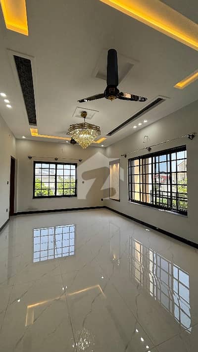 10 Marla Brand New House Available For Rent