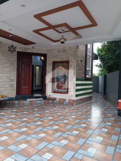 10 MARLA LUXARY HOUSE IN ETTHAD TOWN NEAR TO RAWIND ROAD HOT LOACTION IN URBAN LAHAORE