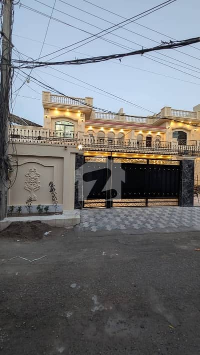 نشیمن کالونی ملتان میں 5 کمروں کا 10 مرلہ مکان 3.5 کروڑ میں برائے فروخت۔ نشیمن کالونی ملتان میں 5 کمروں کا 10 مرلہ مکان 3.5 کروڑ میں برائے فروخت۔