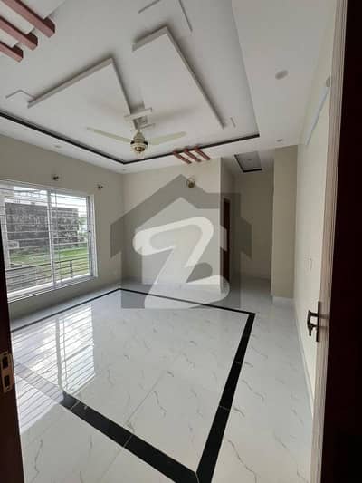 ٹاپ سٹی 1 اسلام آباد میں 6 کمروں کا 1 کنال مکان 7.35 کروڑ میں برائے فروخت۔
