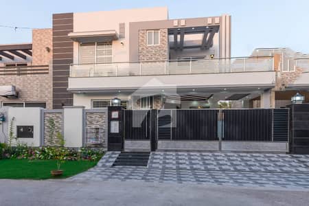 10 Marla Slightly Used House For Sale in DHA Phase 8 Ex Park View