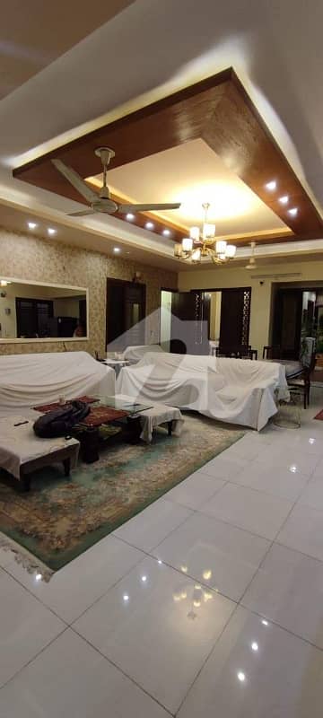 Brand New portion for sale 3 bed drawing dinning  300 SQRYARDS sub LEASED Block L North NAZMABAD