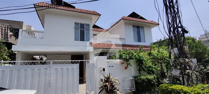 10 MARLA HOUSE WITH 14 KVA SOLAR SYSTEM FOR RENT DHA PHASE 2 LAHORE
