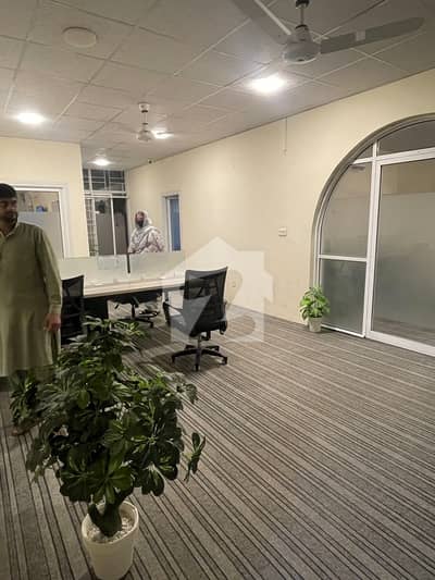 فیصل ٹاؤن ۔ بلاک سی فیصل ٹاؤن,لاہور میں 8 کمروں کا 1 کنال مکان 3.5 لاکھ میں کرایہ پر دستیاب ہے۔