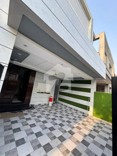 8 Marla Facing Park House For Sale Usman Block, Sector B, Bahria Town Lahore