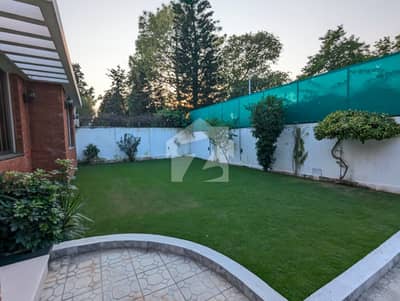 FOR RENT Fully Renovated 4-Bedrooms Double Storey House F_8/3
