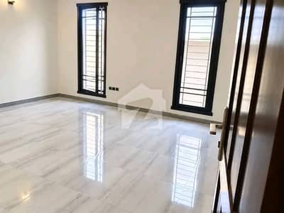 FOR RENT: BRAND NEW 3-BEDROOM UPPER PORTION WITH SERVANT QUARTER & PARKING DHA PHASE 8, KARACHI