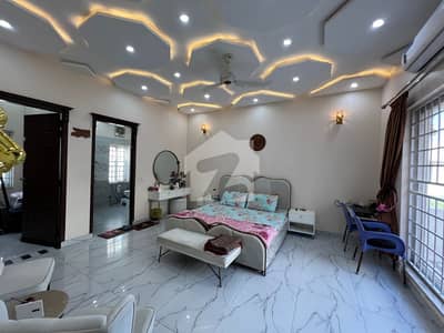 1 Kanal Spanish House For Sale