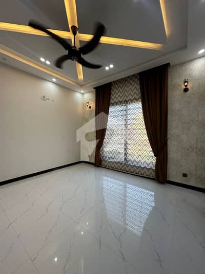 Modern 10 Marla House In Bahria Quaid Block