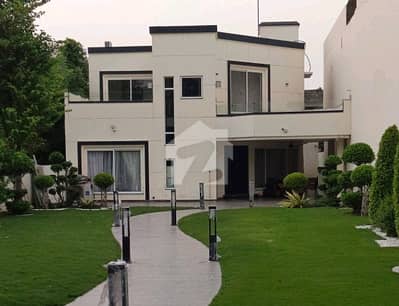 Prime Location House Sized 30 Marla In Model Town - Block G