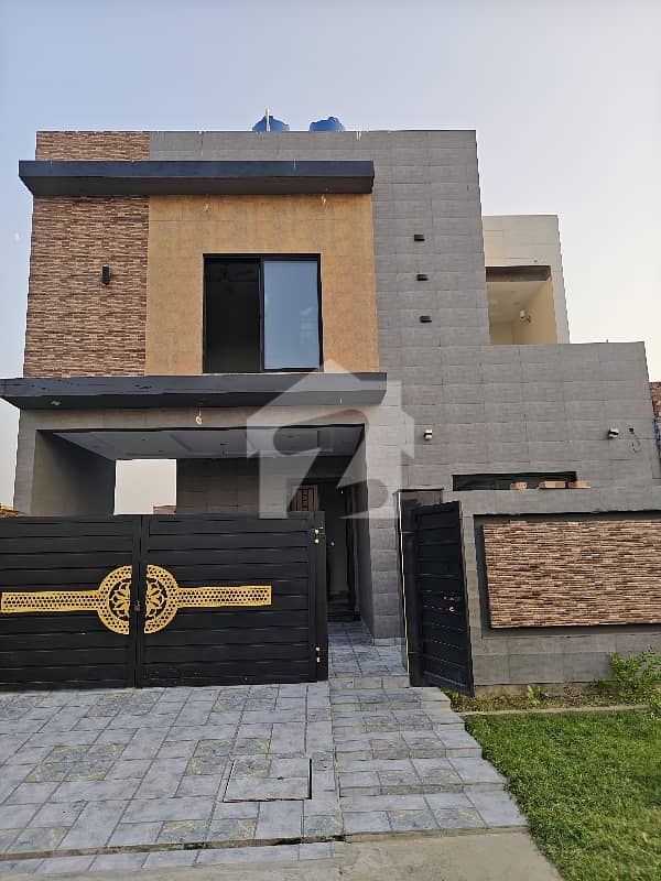 ایل ڈی اے ایوینیو لاہور میں 5 کمروں کا 10 مرلہ مکان 3.45 کروڑ میں برائے فروخت۔ ایل ڈی اے ایوینیو لاہور میں 5 کمروں کا 10 مرلہ مکان 3.45 کروڑ میں برائے فروخت۔