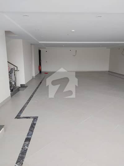 8 MARLA BRAND NEW FLOOR FOR RENT IN DHA PHASE 6 ON HOT LOCATION