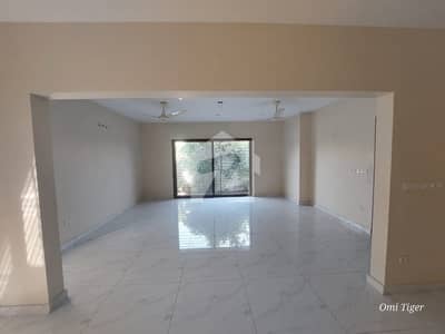 ڈی ایچ اے فیز 8 ڈی ایچ اے ڈیفینس,کراچی میں 6 کمروں کا 1 کنال مکان 21.8 کروڑ میں برائے فروخت۔