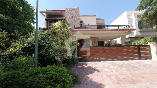 ONE KANAL CORNER HOME AT PRIME LOCATION FOR SALE AT INVESTER RATE