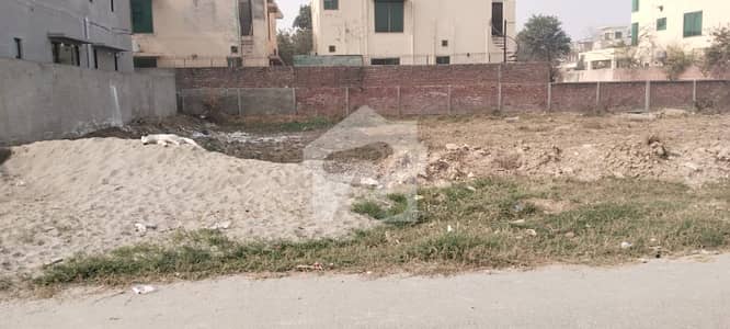 ڈی ایچ اے فیز 8 سابقہ پارک ویو ڈی ایچ اے فیز 8,ڈی ایچ اے ڈیفینس,لاہور میں 1 کنال رہائشی پلاٹ 3.75 کروڑ میں برائے فروخت۔ ڈی ایچ اے فیز 8 سابقہ پارک ویو ڈی ایچ اے فیز 8,ڈی ایچ اے ڈیفینس,لاہور میں 1 کنال رہائشی پلاٹ 3.75 کروڑ میں برائے فروخت۔