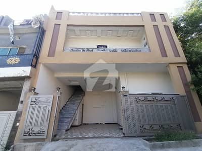 گلشن آباد راولپنڈی میں 4 کمروں کا 5 مرلہ مکان 1.35 کروڑ میں برائے فروخت۔