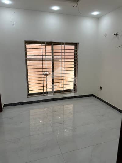 3Bed DDL 125 Sq Yd Villa FOR SALE At Precicnt-11B (All Amenities Nearby) Heighted Location Investor Rates
