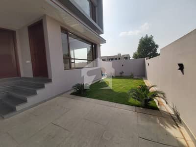 500sq yd Luxury Villa FOR SALE. 2km from Entrance of BTK. 6 Bed DDL 2 Kitchens
