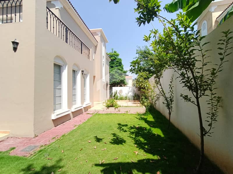 عمارکینیان ویوز اسلام آباد میں 5 کمروں کا 1 کنال مکان 10.5 کروڑ میں برائے فروخت۔ عمارکینیان ویوز اسلام آباد میں 5 کمروں کا 1 کنال مکان 10.5 کروڑ میں برائے فروخت۔