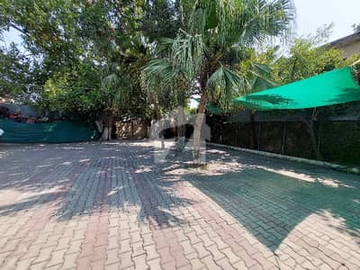 یونیورسٹی ٹاؤن پشاور میں 8 کمروں کا 2 کنال مکان 27.0 کروڑ میں برائے فروخت۔