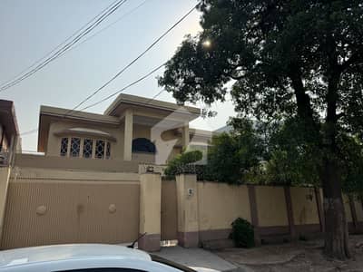 حیات آباد فیز 2 - جی3 حیات آباد فیز 2,حیات آباد,پشاور میں 7 کمروں کا 1 کنال مکان 7.3 کروڑ میں برائے فروخت۔ حیات آباد فیز 2 - جی3 حیات آباد فیز 2,حیات آباد,پشاور میں 7 کمروں کا 1 کنال مکان 7.3 کروڑ میں برائے فروخت۔